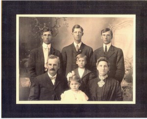 The Korn Family c.1905 Elizabeth Korn is the young girl in the front center that grows up to marry Randall Walvoord.